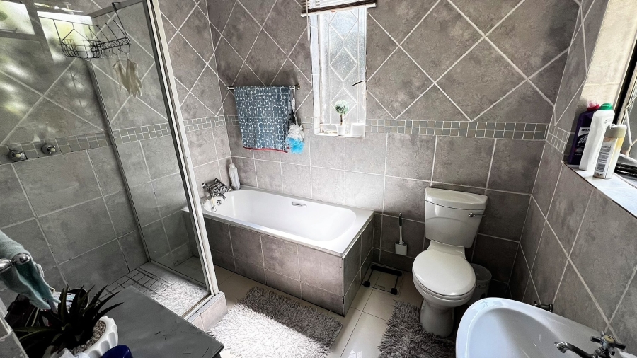 9 Bedroom Property for Sale in Waverley Free State